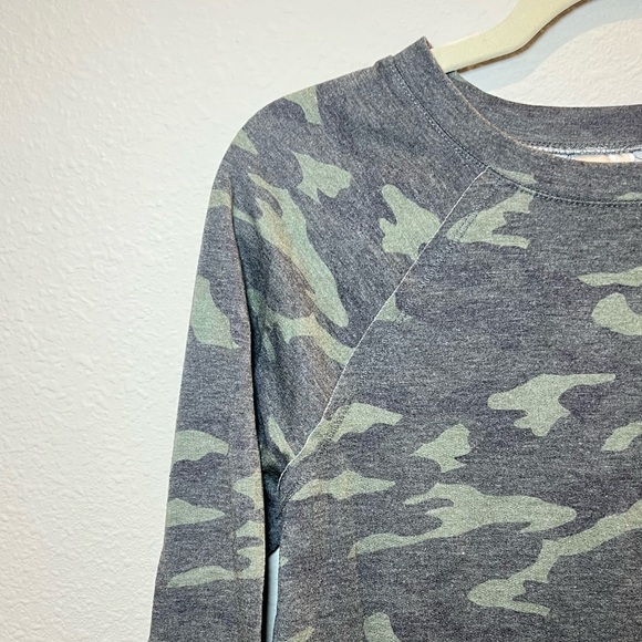 No Boundaries Women’s Camp Long Sleeve Top Size XS - Picture 4 of 7